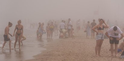 Niesamowite zjawisko na plaży w Sopocie. Widok jak po apokalipsie. Ludzie aż wyciągnęli aparaty