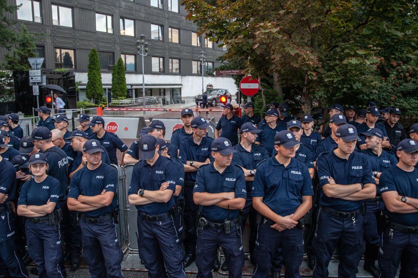 Policjanci chroniący Sejm byli niewłaściwie umundurowani