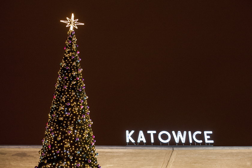 Katowice. Choinka przy Galerii Katowickiej 