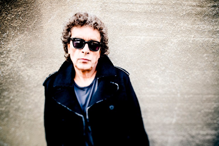 Janusz Panasewicz na zdjęciach z najnowszej sesji