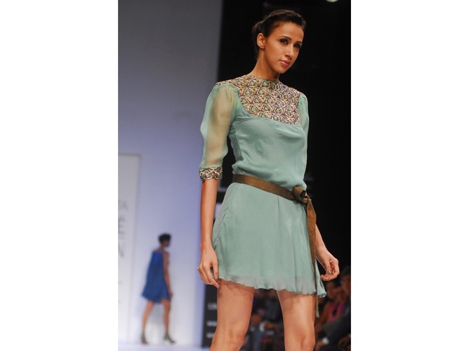 Bajeczne kolory kreacji z pokazów Lakme Fashion Week Summer Resort 2011