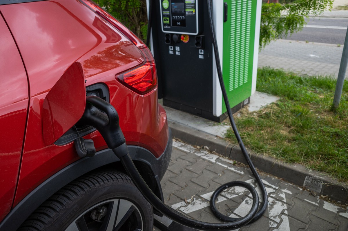 Rząd rozszerza program dopłat do elektryków. Chińskie auta jednak z dopłatą