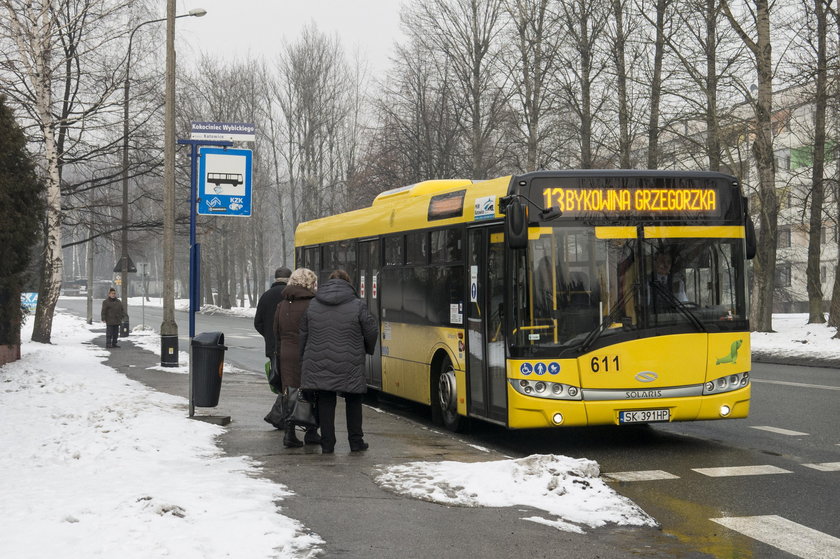 Po naszej interwencji  postawią wiatę i ławeczki