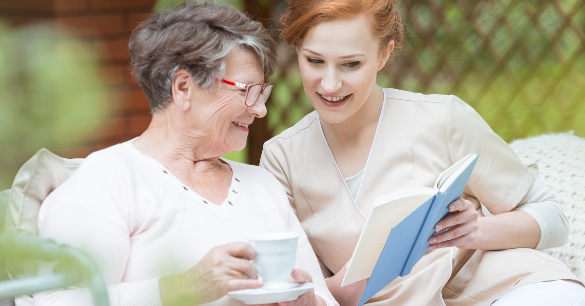 Sanatoria, hotele i usługi taniej po 60. roku życia. Co daje Karta Seniora?