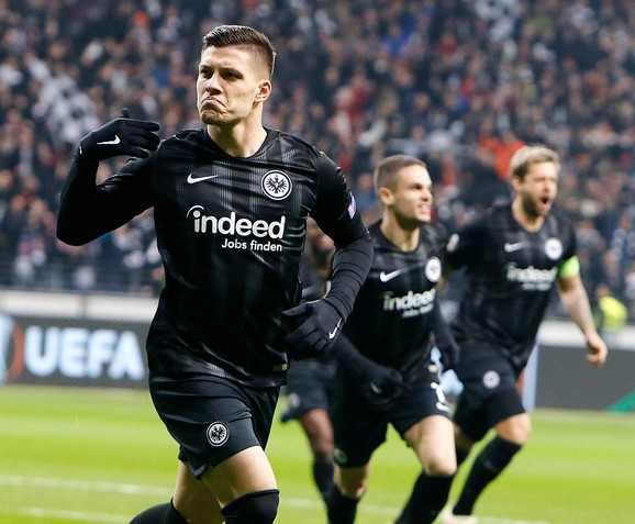 Luka Jović slavi jedan od dva gola Olimpiku iz Marseja