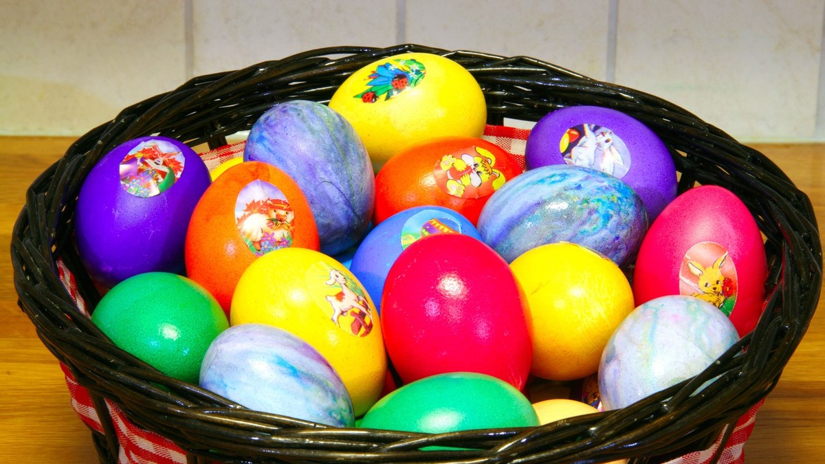 Uz jedan sastojak možete ofarbati jaja za Uskrs u magično zlatno žutu boju