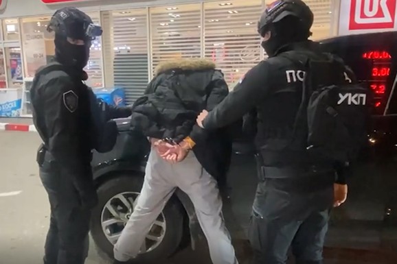 CRNOGORAC SA POTERNICE UHAPŠEN U SRBIJI Policija ga tražila zbog TRGOVINE DROGOM: U toku proces realizacije IZRUČENJA