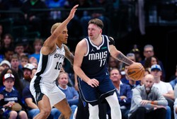 Liga NBA. 23 punkty Sochana. Tylko Doncic był lepszy od Polaka [WIDEO]