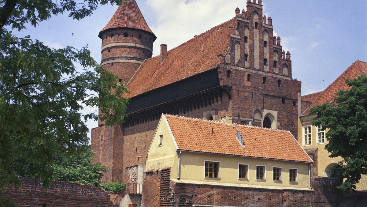 Zatrzymane na polsko-rosyjskiej granicy u przemytnika dwie ikony pochodzące z XIX i XX wieku trafiły dziś do Muzeum Warmii i Mazur. Przekazane nieodpłatnie przez Izbę Celną w Olsztynie powiększą zbiór muzealnych ikon, liczący obecnie 403 egzemplarze.