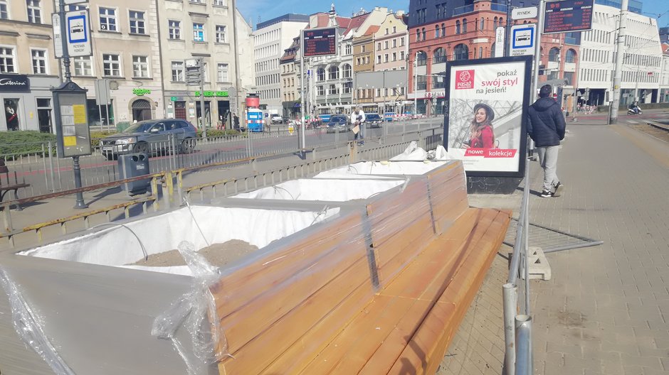 Przystanek RYNEK na Kazimierza Wielkiego