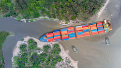 Problem z ruchem towarów przez Kanał Sueski. Przyczyna? Ataki Huti