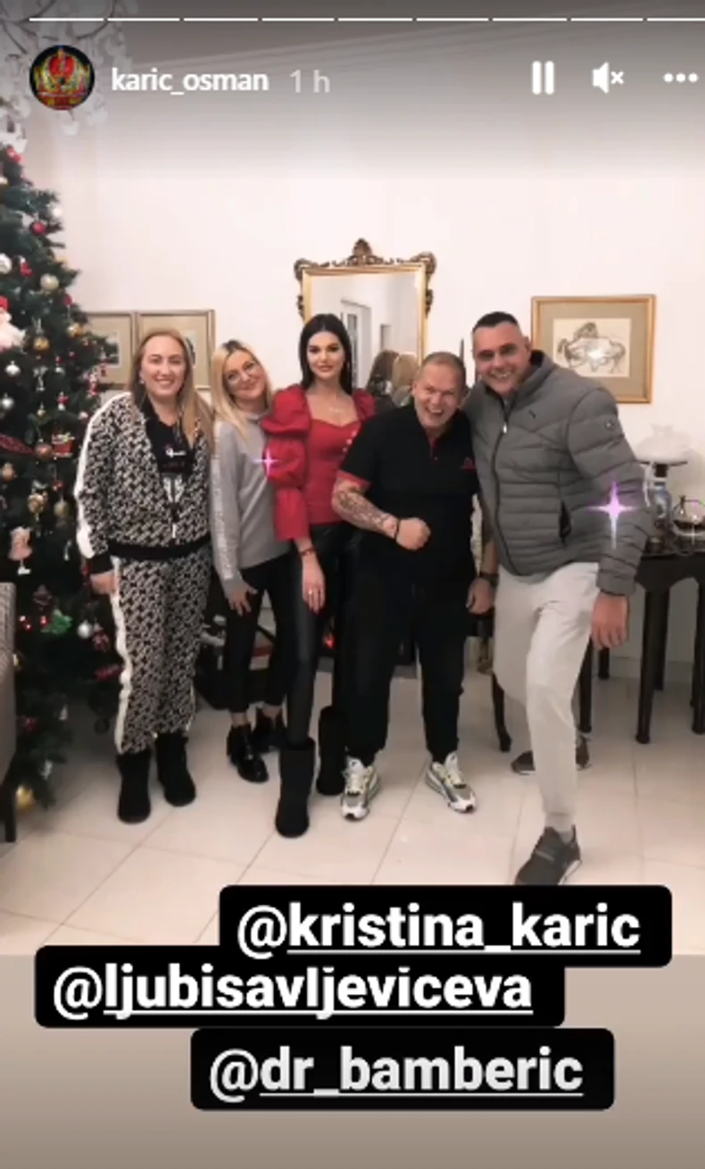 Jovana sa roditeljima u Karićevoj vili