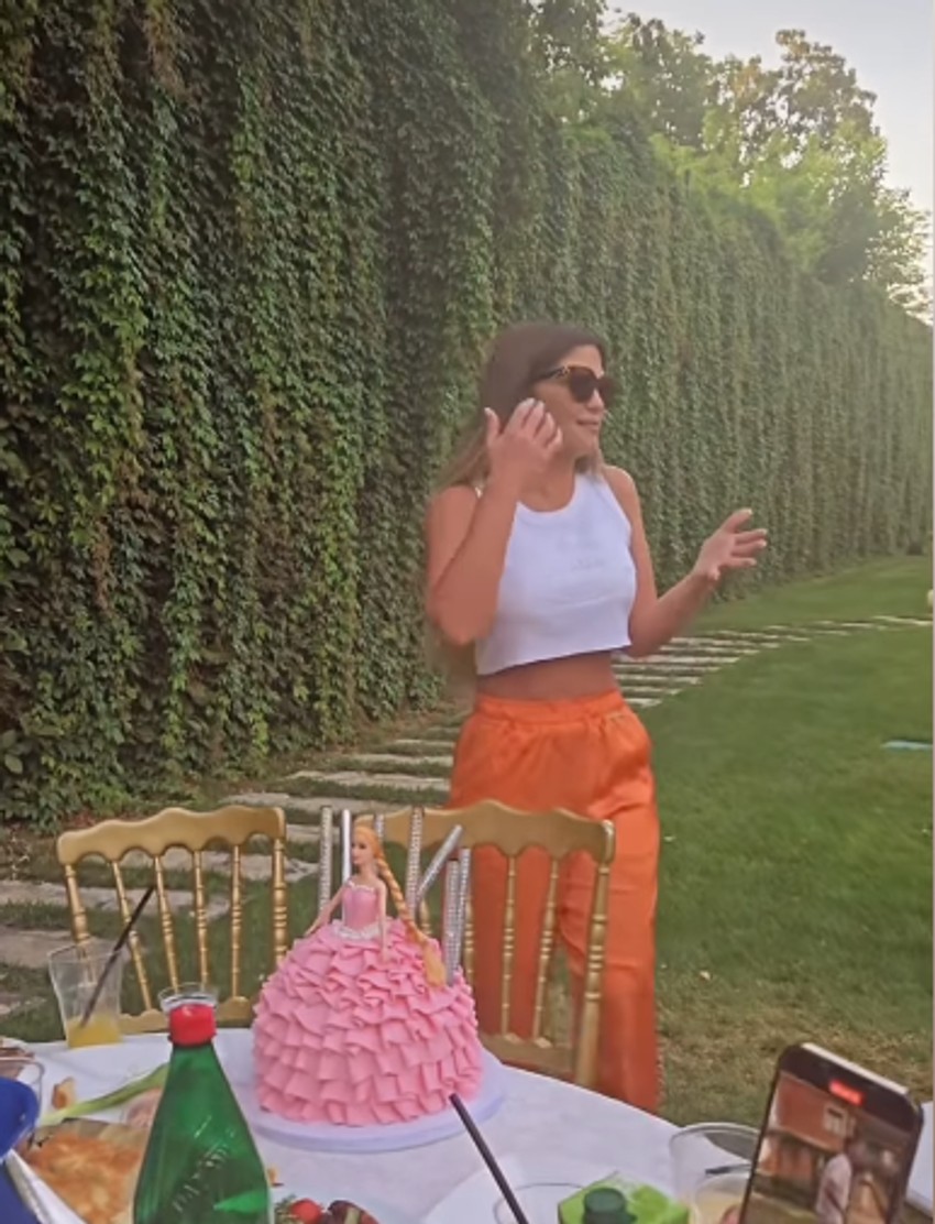 Ana Radulović dobila tortu u obliku Barbi lutke za rođendan