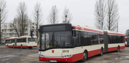 Zwrócił uwagę w autobusie. Złamano mu nos