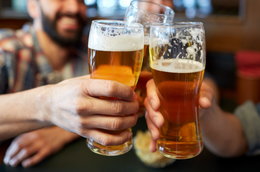 Rząd chce zakazać reklam piwa od 6.00 do 23.00