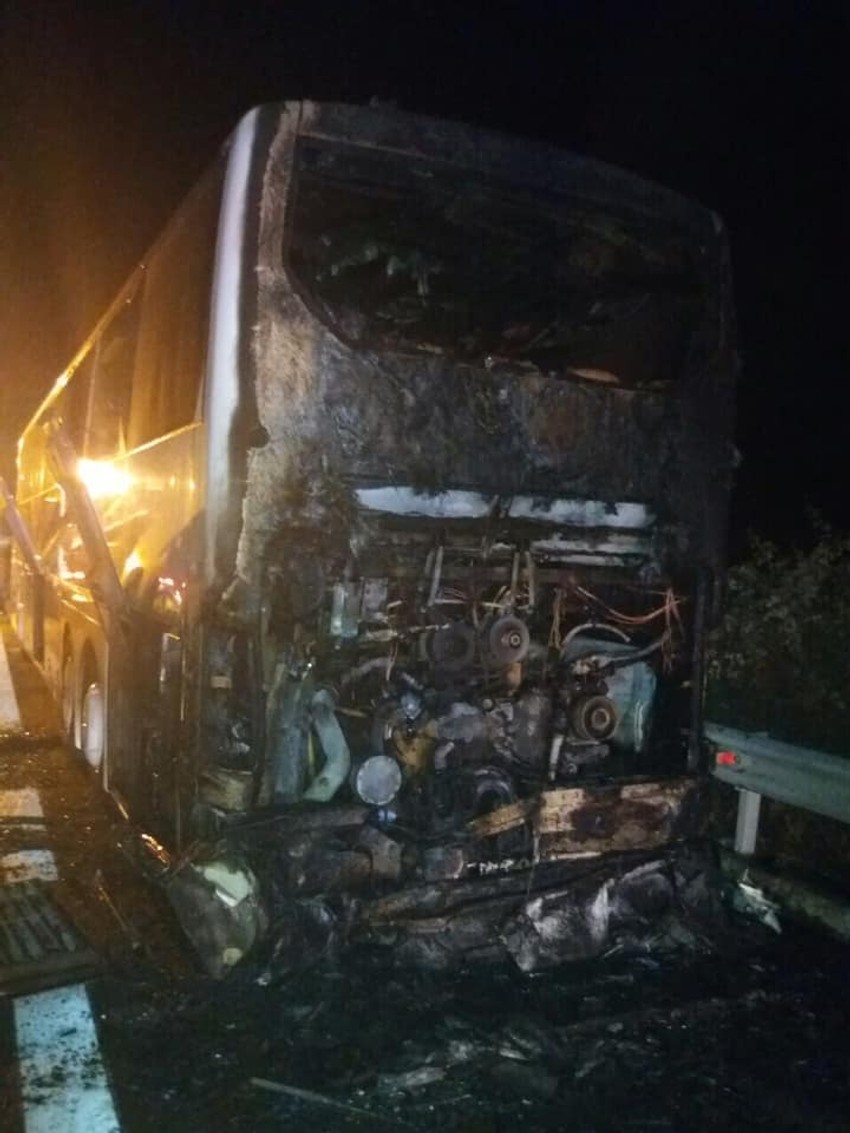 Žičani dušek za krevet se zaglavio između točkova autobusa