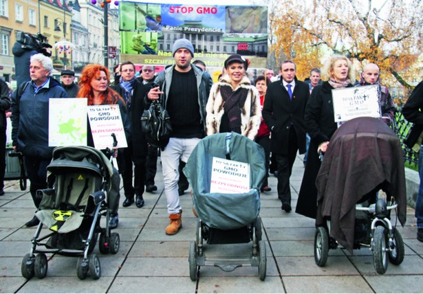 Demonstracja przeciwko legalizacji w Polsce GMO. Afery wokół modyfikowanych upraw mogło nie być fot.grażyna myślińska/forum