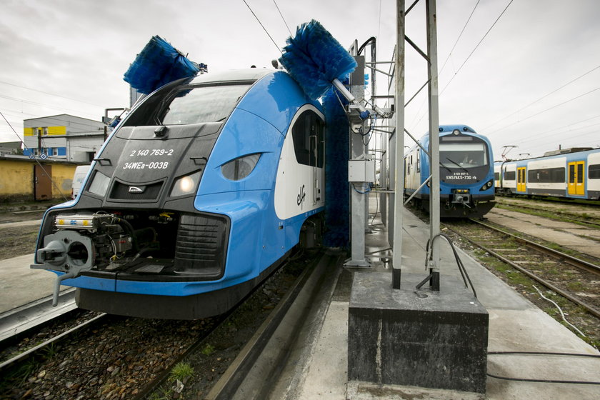 Katowice. Koleje Śląskie zakupiły automatyczną myjkę pociągów