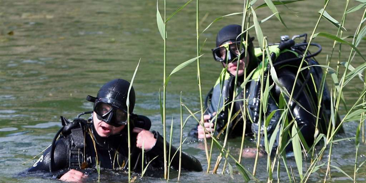 W nocy w zachodniopomorskim 17-latek utonął ratując swoich pijanych kolegów, którzy wjechali samochodem do stawu