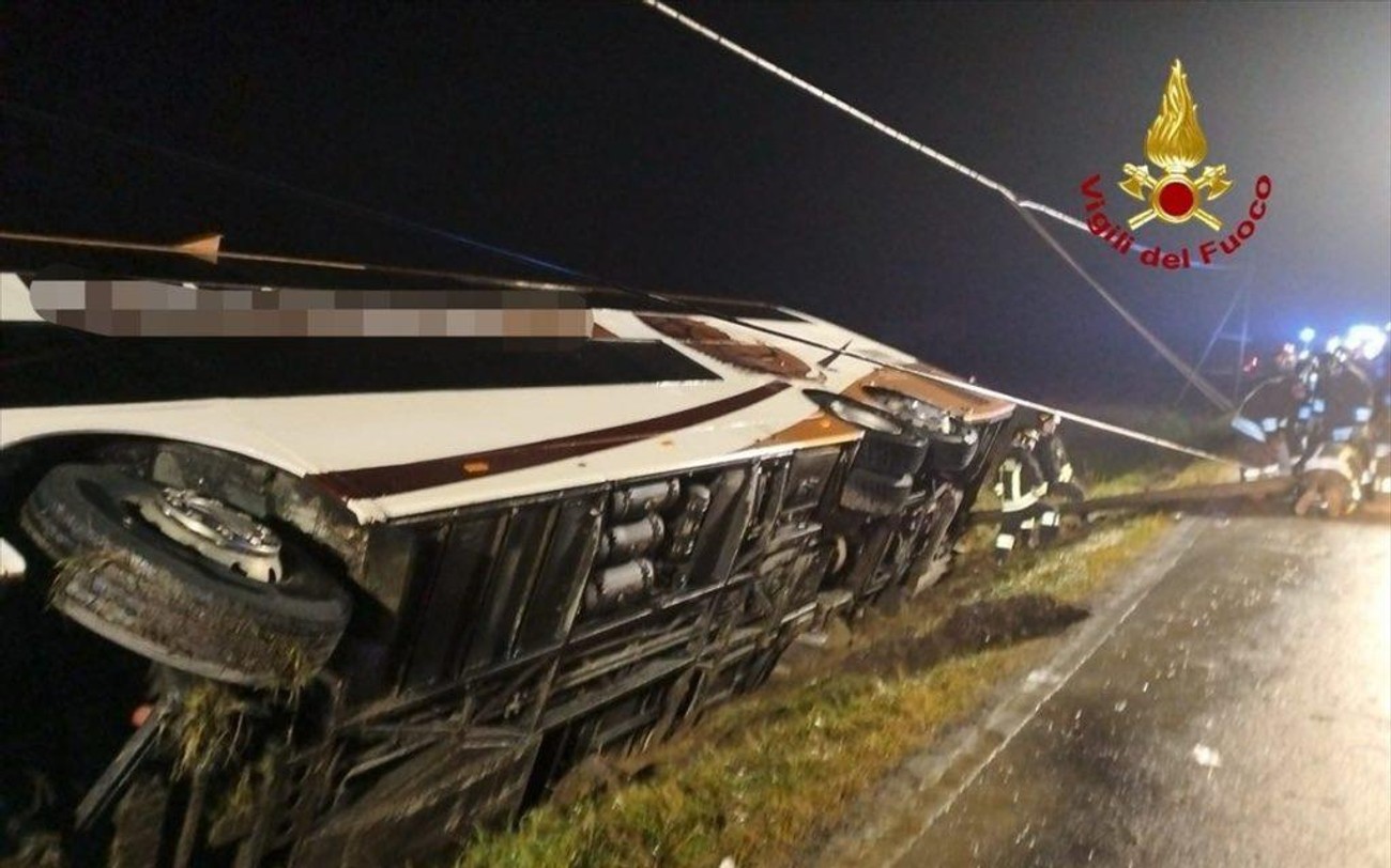 Prevrnuo se autobus sa 79 putnika u Italiji: Vraćali se sa ...
