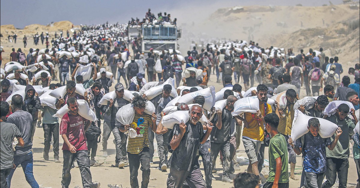 Pomoc zaczyna docierać do Gazy