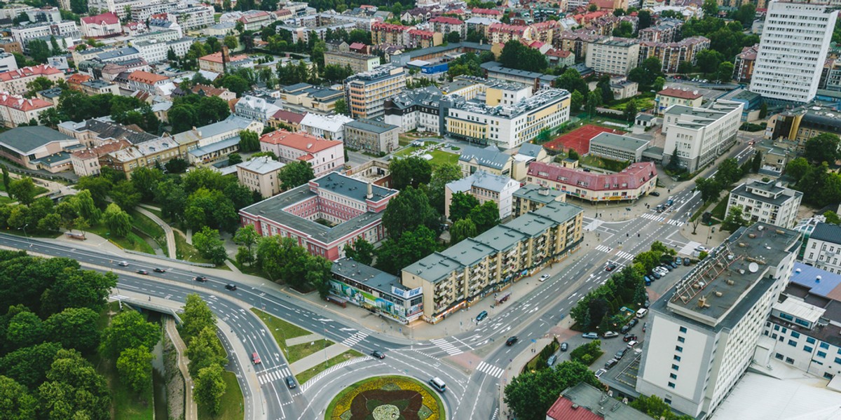 Białystok to kolejne miasto, które postanowiło ciąć wydatki z powodu reform podatkowych obniżających wpływy do samorządowej kasy. Jako pierwszy na taki krok zdecydował się krakowski magistrat