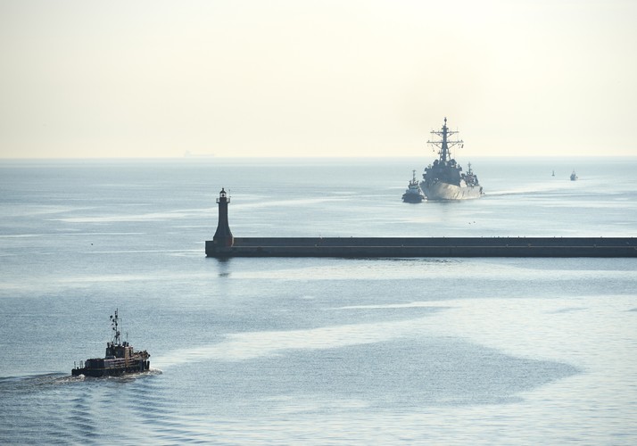 'Obecność USS Donald Cook na Morzu Bałtyckim ma zademonstrować zaangażowanie amerykańskiej marynarki wojennej w podnoszenie wspólnych zdolności operacyjnych na morzu i bezpieczeństwa NATO w ramach operacji Atlantic Resolve' - powiedział PAP kmdr por. Thomas H. Kierstead.
<br>rop/ mhr/
<br><br> fot. (aw/kru) PAP/Adam Warżawa