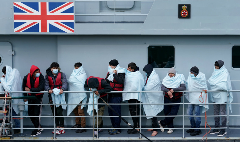 Grupa migrantów na statku w Dover, Wielka Brytania, 3 marca 2022 r.