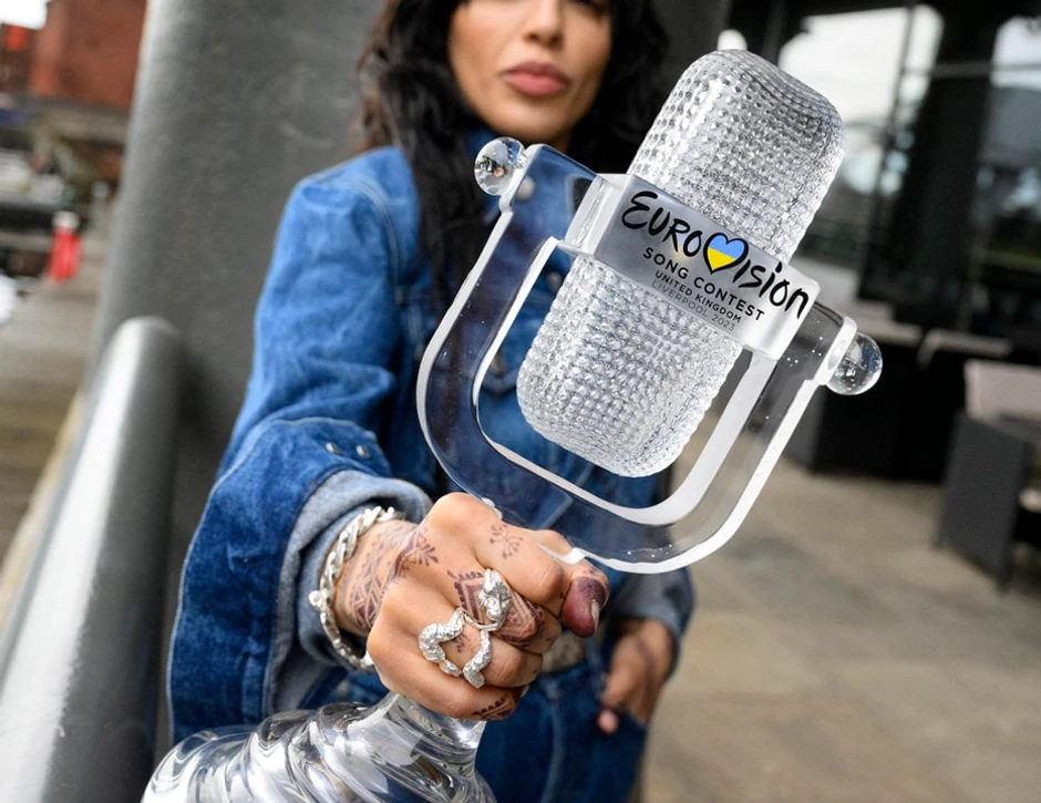 Stakleni trofej u obliku mikrofona