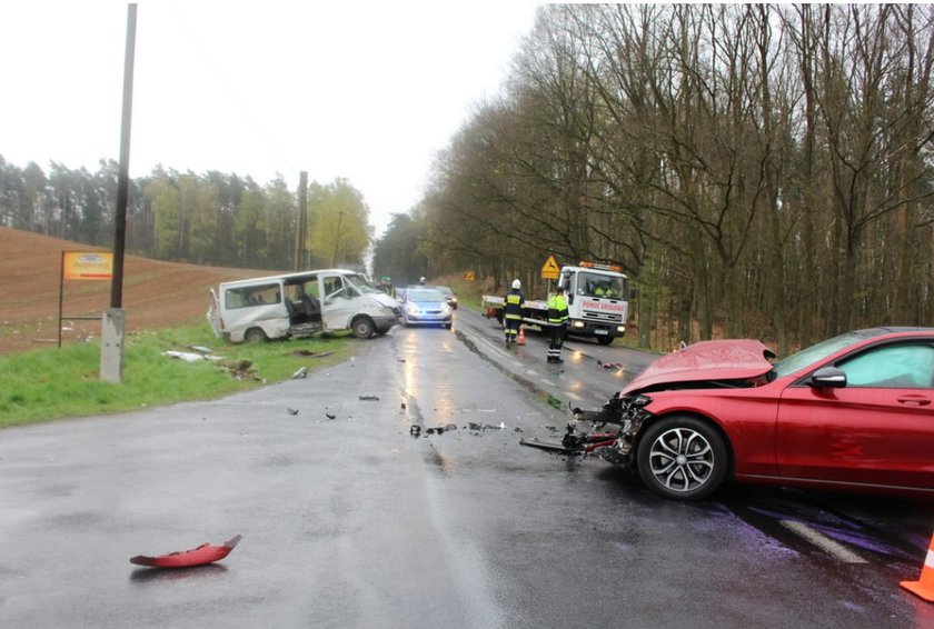 Kolejny wypadek piłkarzy. W ich busa uderzyła osobówka