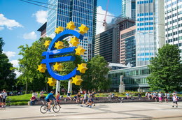Niemrawe ożywienie gospodarcze w Europie, ale inflacja spada