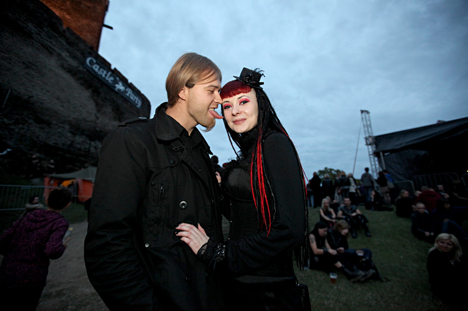 Publiczność na festiwalu Castle Party 2011 (fot. Joanna Combik/Onet.pl)