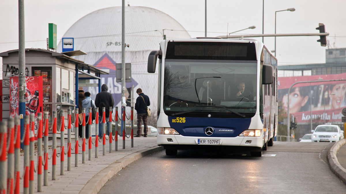 Mundurowi z Wojewódzkiej Inspekcji Transportu Drogowego sprawdzili w jakich warunkach pasażerowie krakowskiego MPK przemieszczają się po Krakowie. Ich zdaniem: "Wszystko jest w normie".