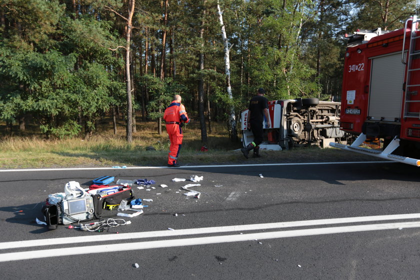 Zmarła kobieta, która wjechała pod karetkę. To druga ofiara wypadku