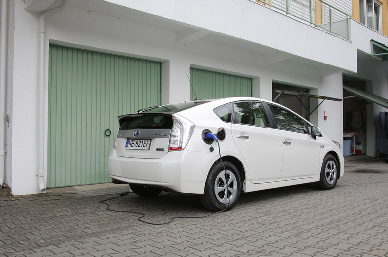 Test Toyoty Prius: hybryda na prąd z gniazdka