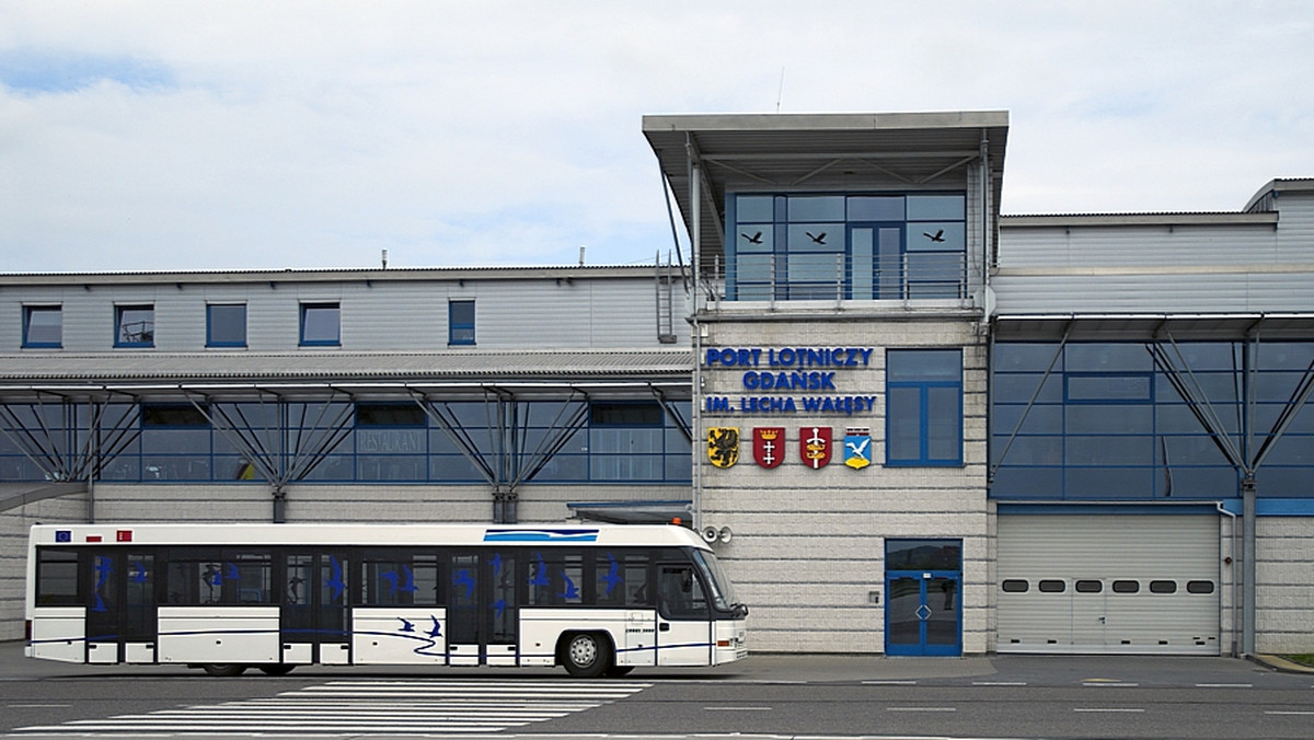 Prawie 2,5 mln pasażerów obsłużył w 2011 r. Port Lotniczy im. Lecha Wałęsy w Gdańsku. W porównaniu z 2010 r. liczba pasażerów wzrosła o 10 proc. W ub. roku przybyło także 21 nowych połączeń, zakończono 6 istotnych dla funkcjonowania lotniska inwestycji.