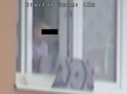 O mało nie wypadł z okna. Wołał mamę