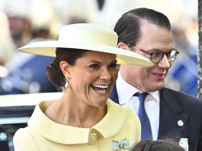 Švedska princeza Viktorija očarala Stokholm u elegantnom kompletu puter žute nijanse