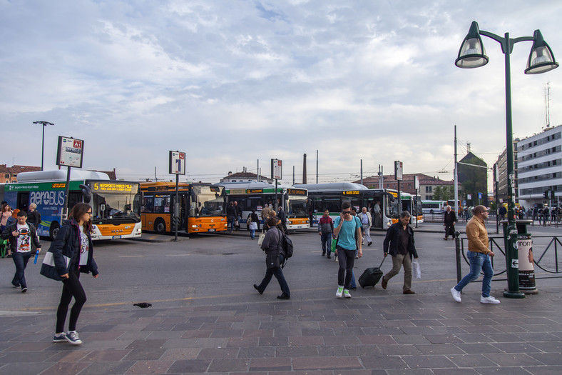 Piazzale Roma. Jak dostać się do Wenecji z lotniska Marco Polo - bus najtańszym rozwiązaniem