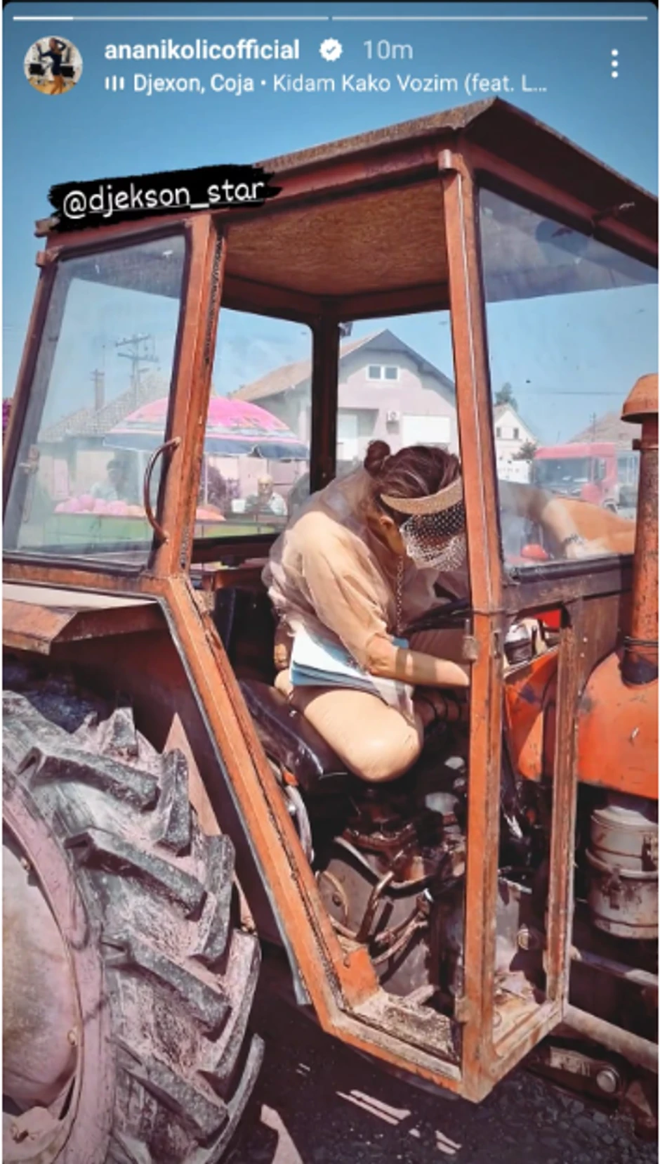 Ana Nikolić na traktoru