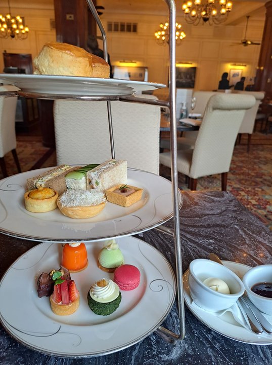 "High tea" w hotelu Windsor, Melbourne