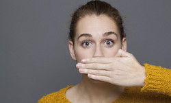 Brzydki zapach z ust - o czym może świadczyć?