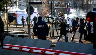 Błaszczak: Usunięcie barierek sprzed Sejmu konsekwencją tego, że kryzys wygasa