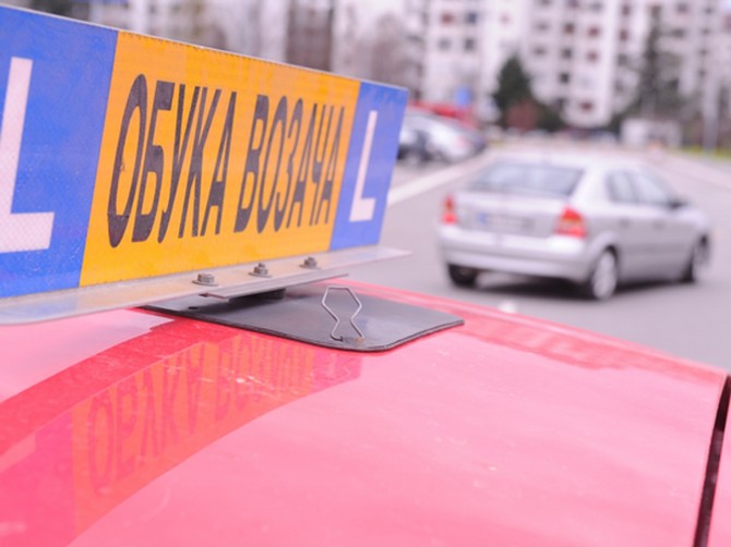 Ovako izgleda mojih 10 godina polaganja vožnje: Napravim početničke greške i padnem