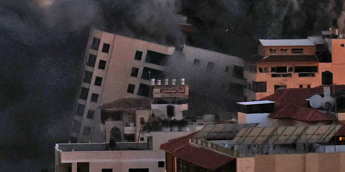 Po ataku Izraela runął wieżowiec w Gazie. W odwecie Hamas wystrzelił rakiety.