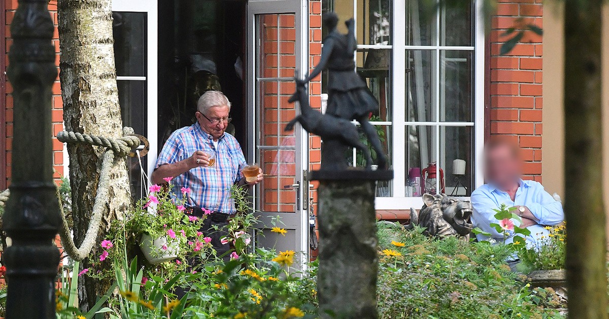 Piaski. Abp Sławoj Leszek Głódź relaksuje się po pracy - Vimarsana News
