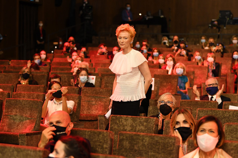 Tilda Swinton podczas ceremonii otwarcia weneckiego festiwalu filmowego