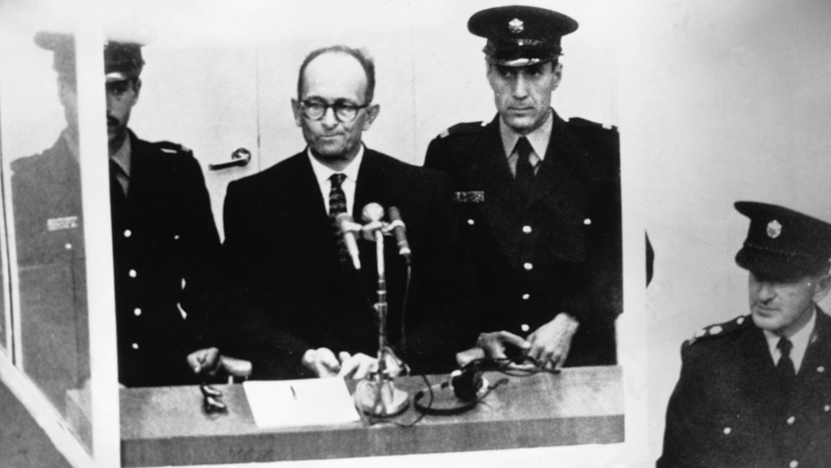 Adolf Eichman podczas procesu w Jerozolimie w 1961 r. Został uznany winnym zbrodni przeciwko ludzkości. Wyrok wykonano w maju 1962 r. 