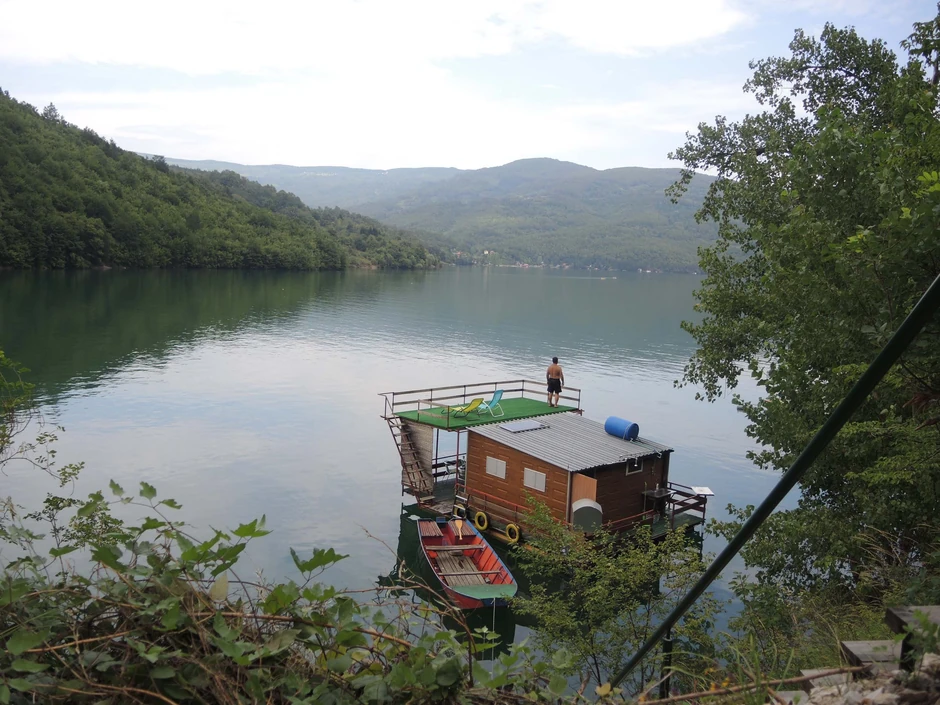 Na Perućcu se nalazi oko 140 nelegalnih splavova