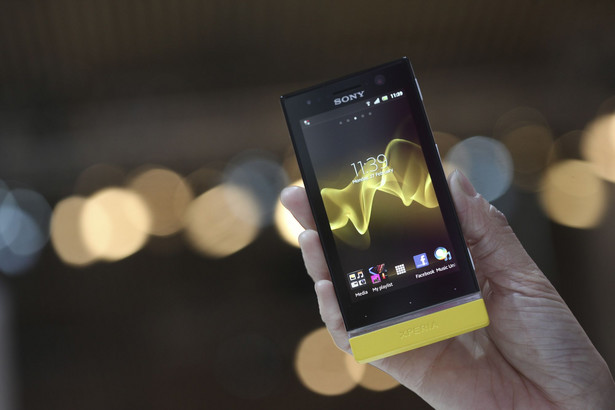 Najlepszym smartfon w stosunku cena/jakość został wybrany Sony Xperia U. Na kolejnych miejscach znalazły się: 2. Huawei Ascend G300 3. HTC One V 4. Nokia Lumia 710 5. Orange San Diego ZTE Tania